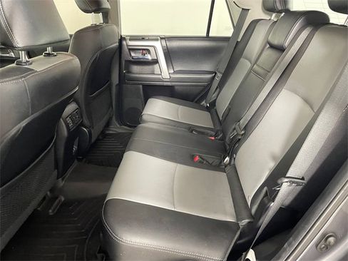 Used 2022 Toyota 4Runner SR5 Premium image 18