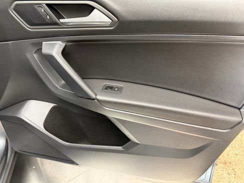 Used 2019 Volkswagen Tiguan SE w/ Panoramic Sunroof Package image 22