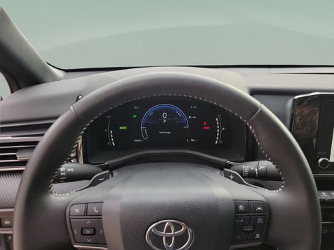 Certified 2025 Toyota Camry SE FWD image 15