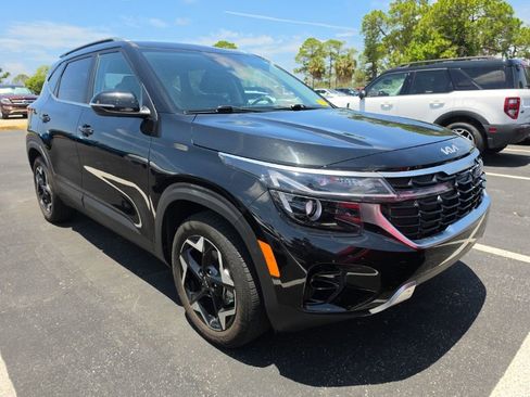 Certified 2025 Kia Seltos EX w/ EX Sunroof Package FWD image 2