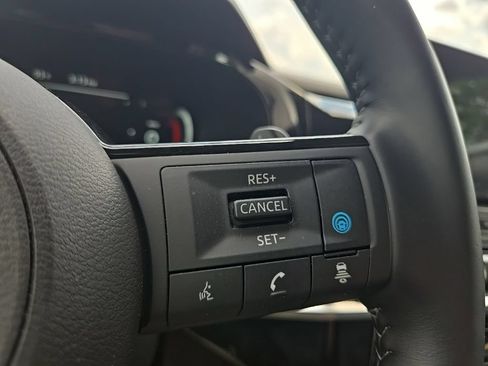 Used 2025 Nissan Pathfinder Platinum AWD/4WD image 14