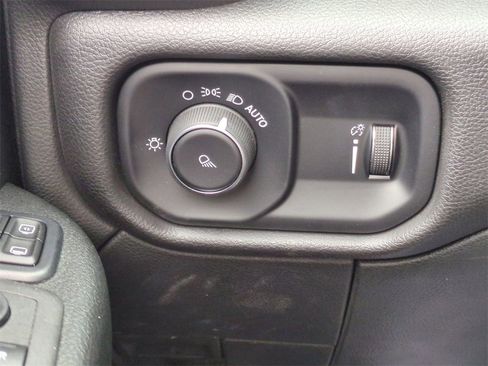 Used 2024 RAM 2500 Tradesman w/ Chrome Appearance Group image 18