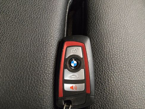 Used 2018 BMW 330i xDrive Sedan AWD/4WD image 32