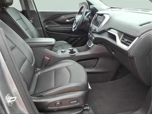 Used 2024 GMC Terrain SLT image 23