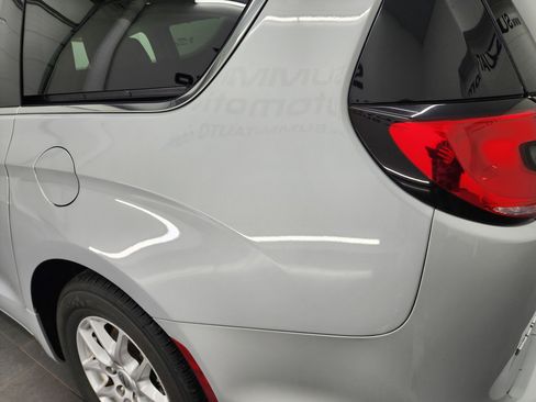 Used 2024 Chrysler Pacifica Touring-L image 30