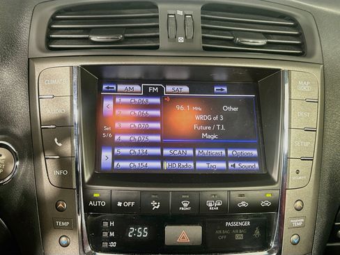 Used 2015 Lexus IS 250C w/ Luxury Package RWD image 19