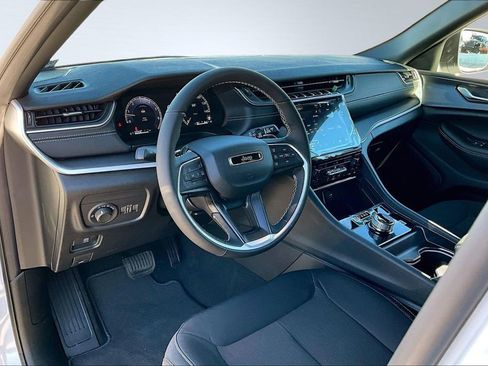 New 2026 Jeep Grand Cherokee Laredo image 4