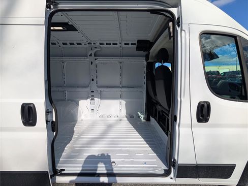 New 2026 RAM ProMaster 2500 w/ Quick Order Package 22G SLT image 7