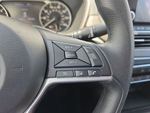 Used 2025 Nissan Altima 2.5 SV FWD image 21