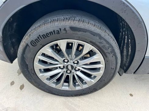 Used 2025 Cadillac XT4 Premium Luxury FWD image 8
