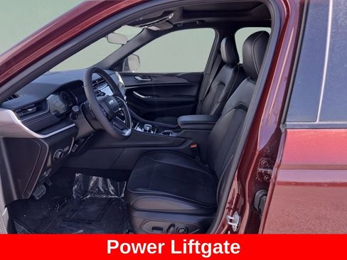New 2025 Jeep Grand Cherokee L Altitude RWD image 10
