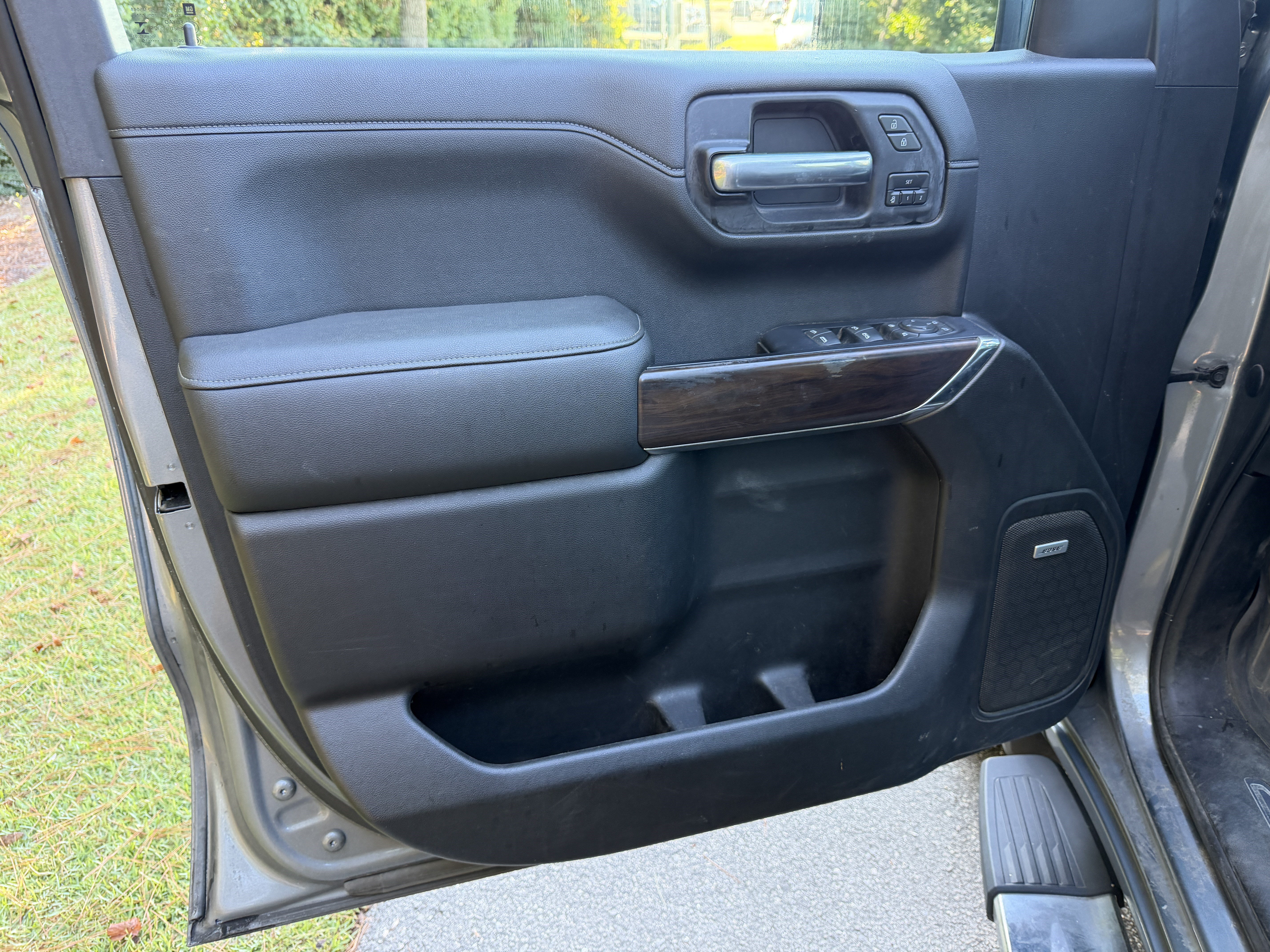 Used 2019 GMC Sierra 1500 SLT w/ SLT Premium Plus Package AWD/4WD image 4