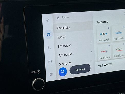 Used 2024 Toyota Highlander LE image 27