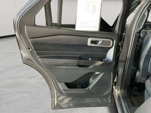 Used 2020 Ford Explorer XLT w/ Equipment Group 202A AWD/4WD image 43