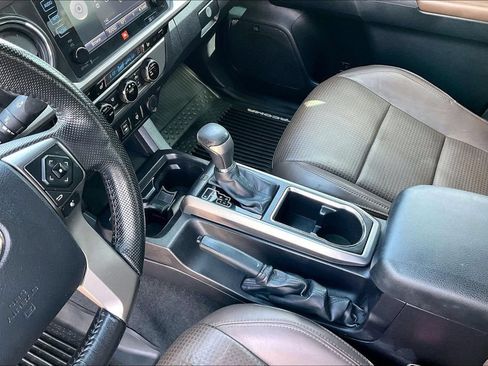 Used 2016 Toyota Tacoma Limited w/ Towing Package RWD image 15
