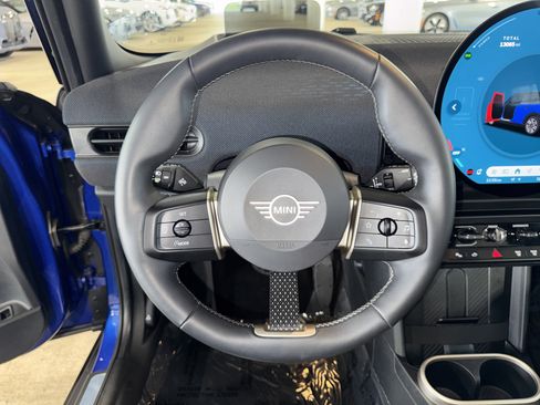 Used 2025 MINI Cooper 4-Door Hardtop FWD image 20