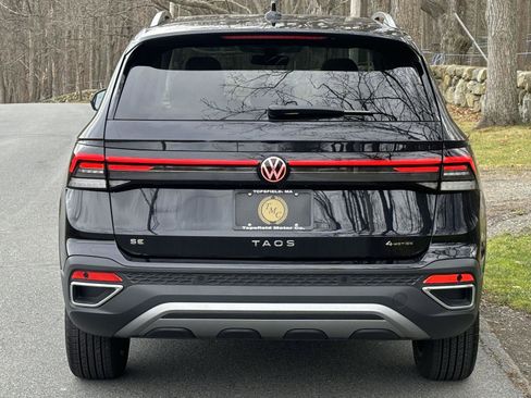 Used 2025 Volkswagen Taos SE w/ Panoramic Sunroof Package image 12
