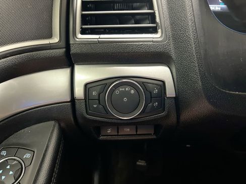 Used 2017 Ford Explorer XLT w/ Equipment Group 202A AWD/4WD image 19