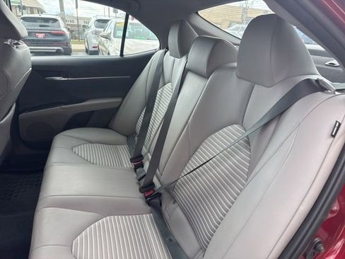 Used 2018 Toyota Camry SE w/ Moonroof Package FWD image 13