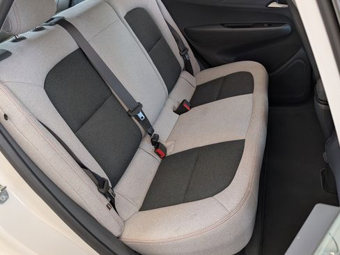 Used 2018 Chevrolet Bolt LT FWD image 19