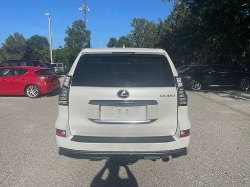 Used 2023 Lexus GX 460 Premium w/ Accessory Package AWD/4WD image 3
