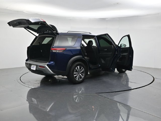 Used 2025 Nissan Pathfinder SL FWD image 52