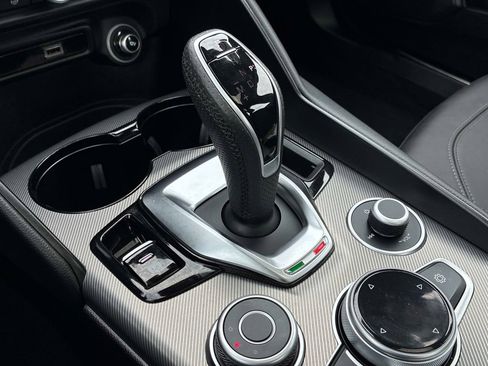 Used 2024 Alfa Romeo Giulia Veloce AWD/4WD image 30