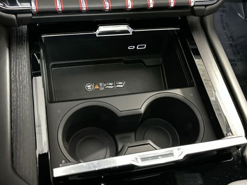 Used 2025 GMC Yukon AT4 Ultimate w/ LPO, Illumination Package image 26