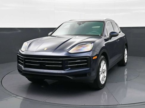 Certified 2025 Porsche Cayenne AWD/4WD image 29