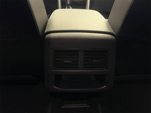 Used 2021 Volkswagen Atlas Cross Sport SE image 58