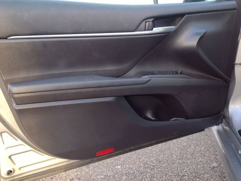 Used 2024 Toyota Camry SE image 11