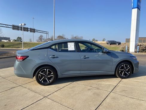Used 2024 Nissan Sentra SV image 11