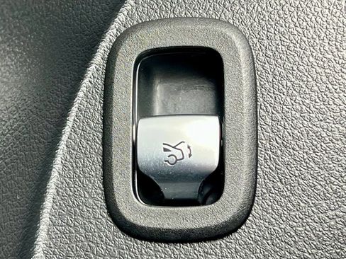 Certified 2024 Mercedes-Benz GLC 300 4MATIC image 36