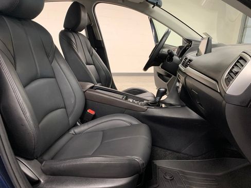 Used 2018 MAZDA MAZDA3 Touring FWD image 8