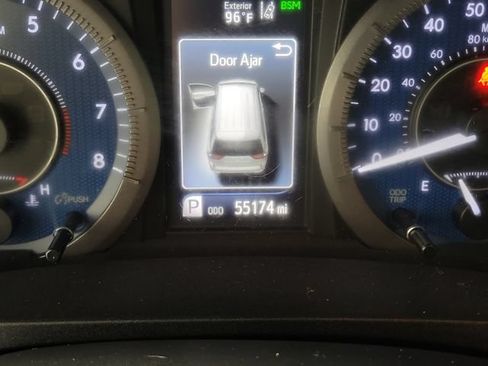 Used 2020 Toyota Sienna XLE Premium FWD image 2