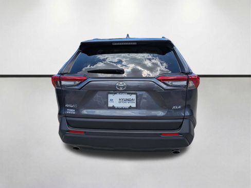 Used 2019 Toyota RAV4 XLE FWD image 5