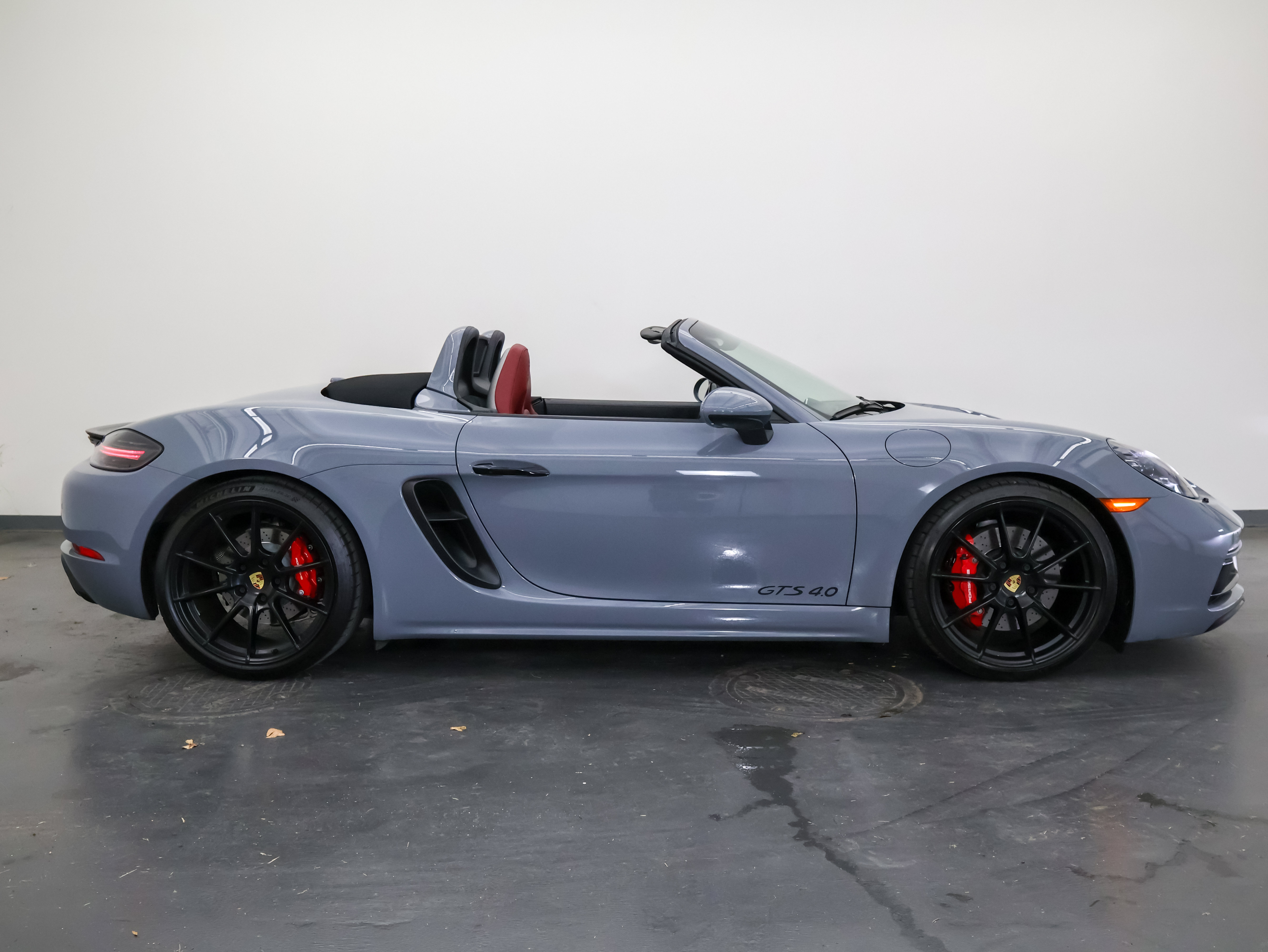 Used 2024 Porsche 718 Boxster GTS RWD image 3
