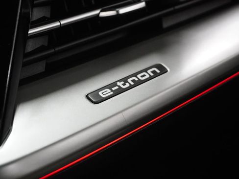 Used 2022 Audi Q4 e-tron Premium Plus w/ Premium Plus image 29