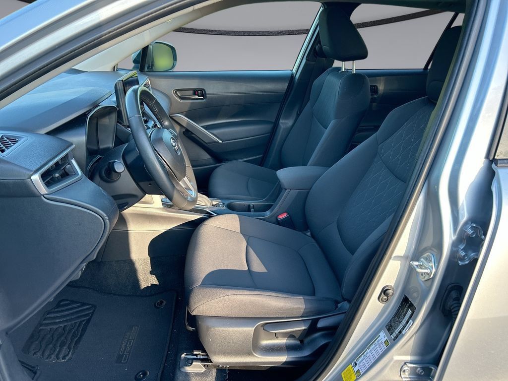 Used 2024 Toyota Corolla Cross LE w/ Moonroof Package FWD image 11