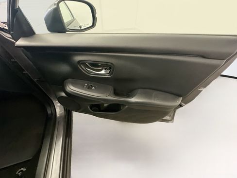 Used 2025 Honda HR-V LX image 32