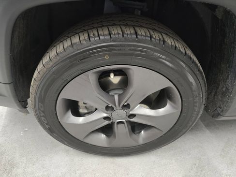 Certified 2022 Jeep Compass Latitude image 9