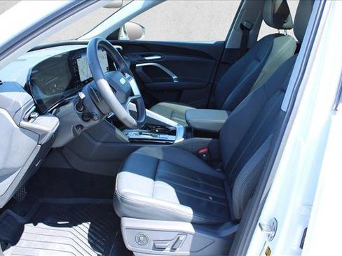 Used 2025 Audi Q5 Premium w/ Convenience Package AWD/4WD image 18