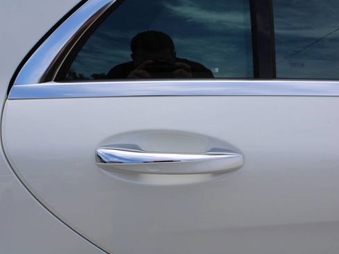 Used 2018 Mercedes-Benz S 560 4MATIC Sedan image 40