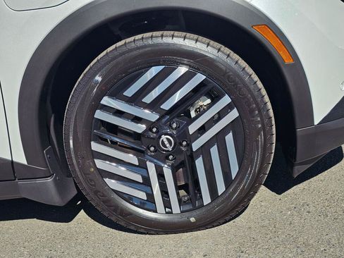Used 2026 Nissan Leaf SV+ w/ Floor Mat Package (SV+) FWD image 11