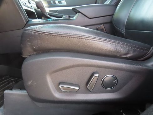 Used 2016 Ford Explorer XLT w/ Equipment Group 202A AWD/4WD image 8