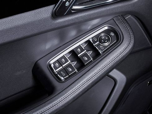 Certified 2025 Porsche Macan image 26