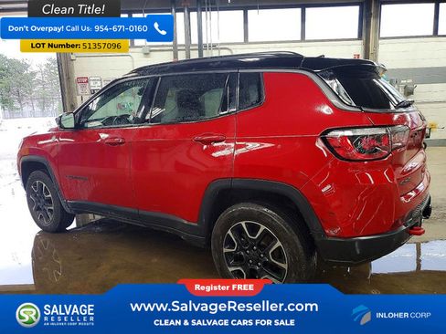 Used 2021 Jeep Compass Trailhawk w/ Sun and Sound Group AWD/4WD image 3