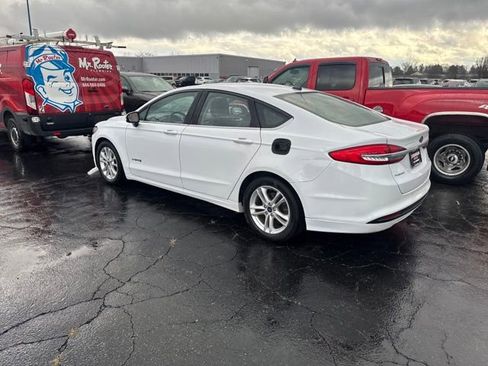 Used 2018 Ford Fusion SE image 3