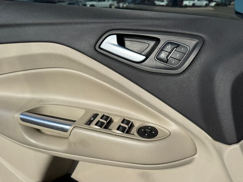 Used 2019 Ford Escape Titanium FWD image 17