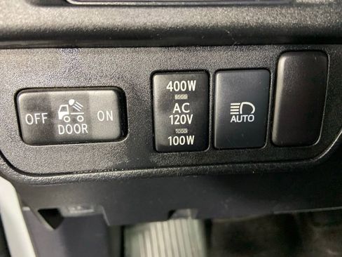 Used 2018 Toyota Tacoma TRD Off-Road w/ TRD Premium Off Road Package AWD/4WD image 29